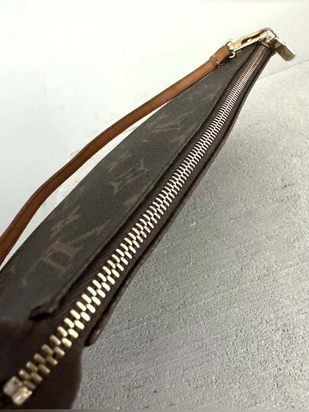 LOUIS VUITTON Pochette Accessoires Monogram Vintage AR1021 France + Shopping Bag - Picture 8 of 11